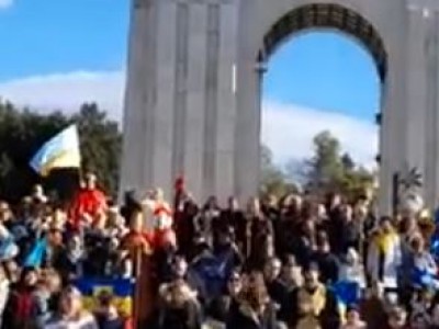 Video. Caserta. Grande partecipazione al presepe vivente ucraino presso il Monumento ai Caduti