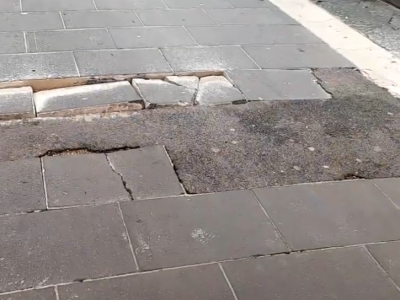 Video. Caserta. Basolato mal ridotto in parte di via Mazzini. Brutta cartolina dal solotto buono della citt� 