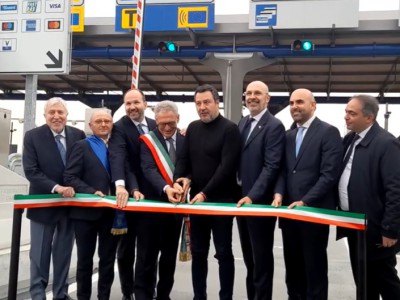 Video. Maddaloni. Il taglio del nastro del casello autostradale del Ministro Salvini e del Sindaco