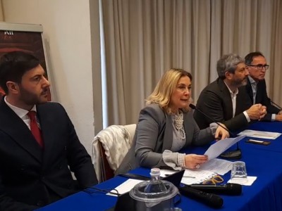 Video. Marcianise. Applausi per la Iodice alla conferenza del PD sul referendum. Presente Presidente Fico