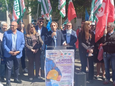 Video. Caserta. Festa del 1 Maggio. Tre sindacati in piazza. Parla Segr. Cisl Ce Lanzetta