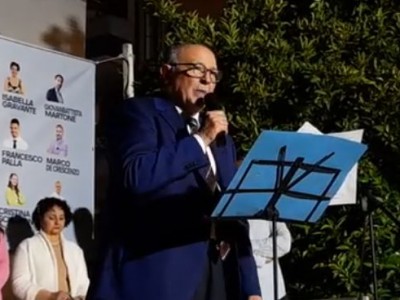 Video. Portico al voto. Candidato Sindaco Oliviero non le manda a dire, parla dei brillanti risultati raggiunti e del futuro. Poi l'On. Oliviero che infiamma la folla