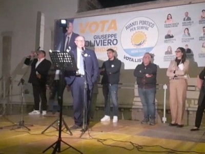 Video. Comizio Avanti Portico per sempre. Parla il candidato Sindaco Oliviero (prima parte)