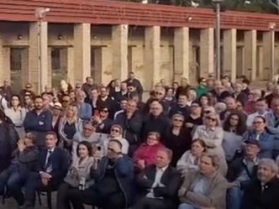 Video. Marcianise al voto. Il campo largo non chiude la partita. Nonostante la presenza del Presidente della Regione Fico la piazza non si riempie