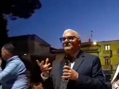 Video. Marcianise al voto. Pino Moretta, travolto dall'entusiasmo dei suoi, (AtA) replica a Velardi sull'oleodotto