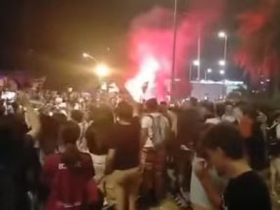 Video. La Juvecaserta vola in A2. Fumogeni e fuochi d'artificio fuori il pala Piccolo