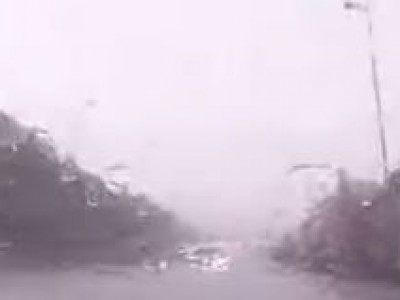Video. Temporale tra Caserta e San Nicola la Strada. Provincia di nuovo sotto la pioggia