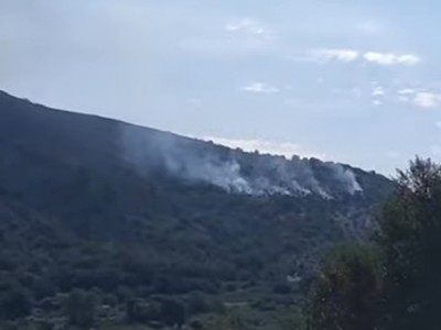 Video. Incendio sulle montagne di Caserta: fiamme nella zona a ridosso della frazione di Garzano