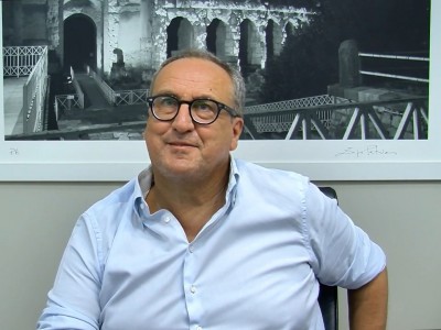 Video. Santa Maria C.V. Prima puntata del focus '10 minuti col Sindaco Mirra'. Edilizia scolastica e politica: patto con Enzo Iodice