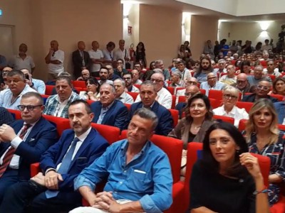 Video. Caserta al voto. Gremito l'auditorium per Picierno e Calenda e per l'adesione al polo nuovo di Azione e Spazio Pubblico. Chi c'era 