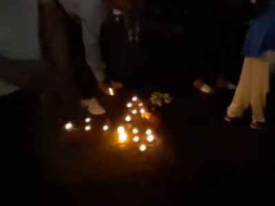 Video. Caserta. Ultimo simbolico saluto a Guido: tutti attorno alla panchina di piazza Sant'Anna utilizzata dal senzatetto