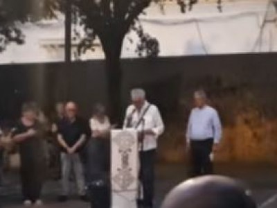 Video. Caserta. La preghiera in piazza Sant'Anna per Guido, la persona morta in seguito all'aggressione sub�ta. Le parole di Don Antonello Giannotti