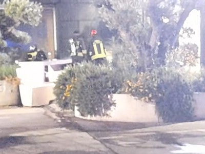 Video. Tra Marcianise e Maddaloni. Fumo da un esercizio commerciale. Traffico bloccato