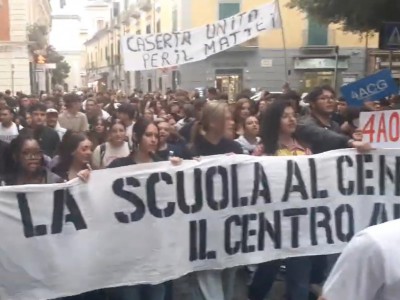 Video. Caserta. Il popolo del 'Mattei' scende in strada: 