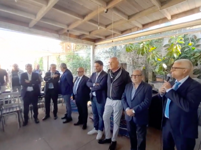 Video. Santa Maria C.V. Mastroianni e non solo aderiscono a FdI. Chi c'era fuori l'Anfiteatro