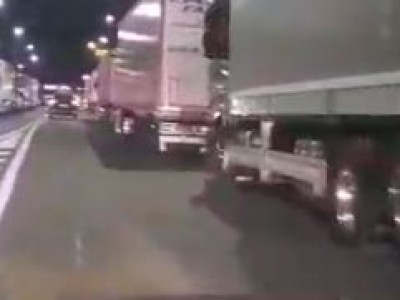 Video. Caserta Nord. Tir in coda. Prosegue la protesta degli autotrasportatori per il caro carburanti
